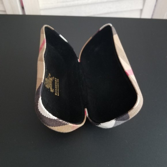 Burberry sunglass case - Picture 4 of 4